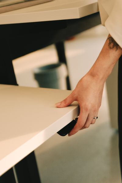 Flux E2 Arbeitstisch Detail Handschalter