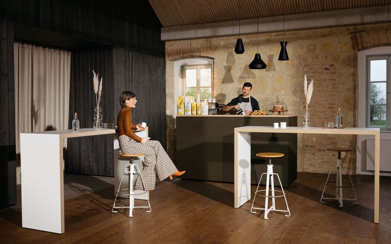 Motion Talk Bueromoebel Pult Stehtisch Kommunikation Besprechung Zusammenarbeit Neudoerfler