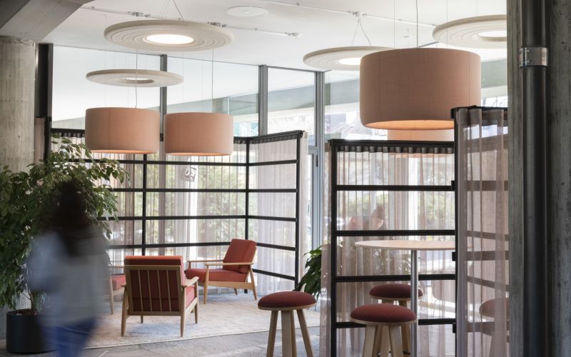 BuzziJet orangene Pendelleuchte schallabsorbierend Akkustiklösung Neudoerfler