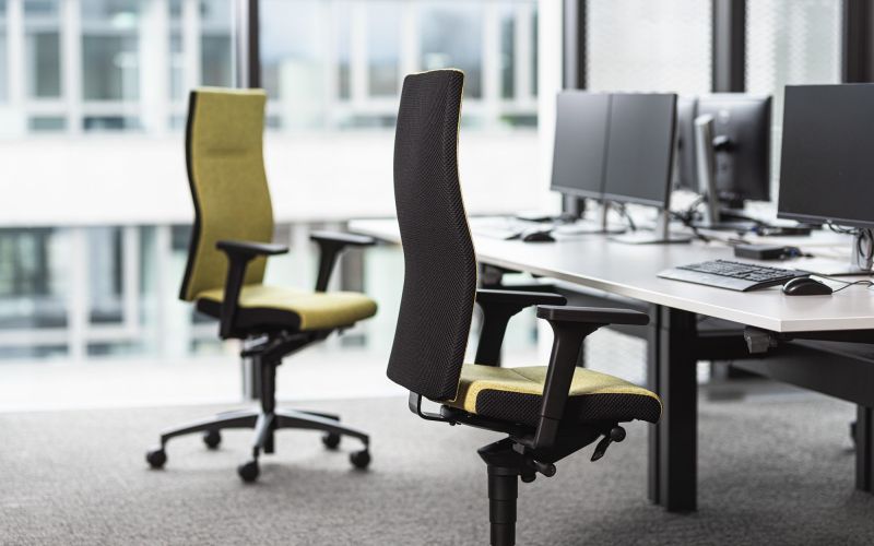 ZÜCO Cubo Classic Bürostuhl grün mit Armlehnen Neudörfler