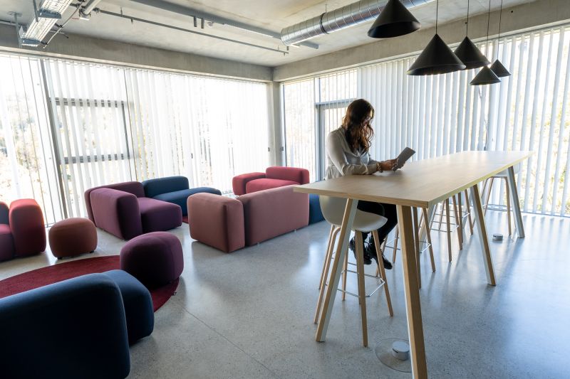 Uni linz break room furnishings high table sofa lounge meeting neudoerfler