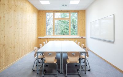 Kleingruppe klassenraum schule neudoerfler