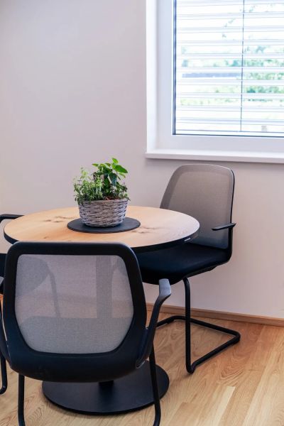 Nikko pv referenz neudoerfler bueromoebel besprechungstisch 32