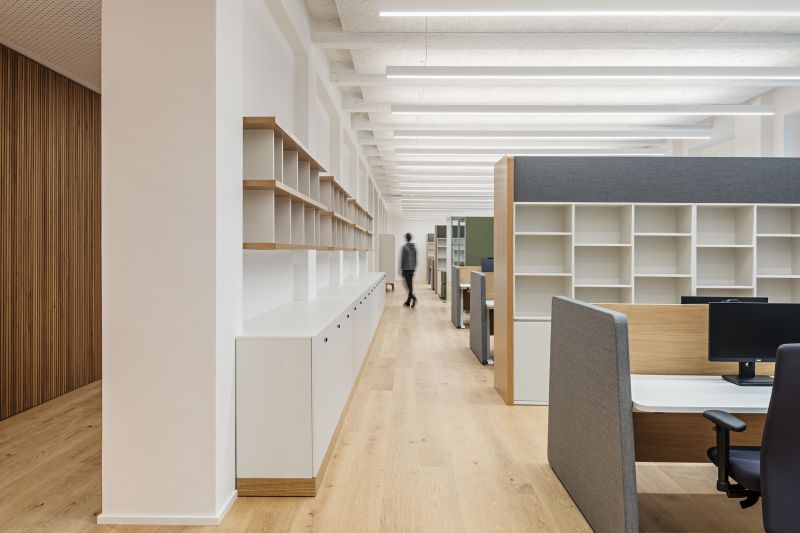 Neudoerfler Post Am Rochus Stauraum Regal Arbeitsplaetze Holz 2