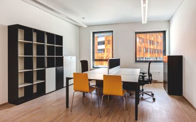 Neudoerfler Wu Wien Arbeitsplaetze Arbeitstisch Andreas Hafenscher