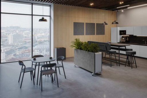 Großzügiges Workcafé im Büro