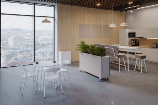 Großzügiges Workcafé im Büro