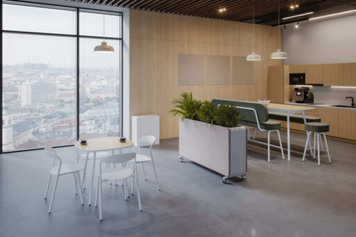 Großzügiges Workcafé im Büro
