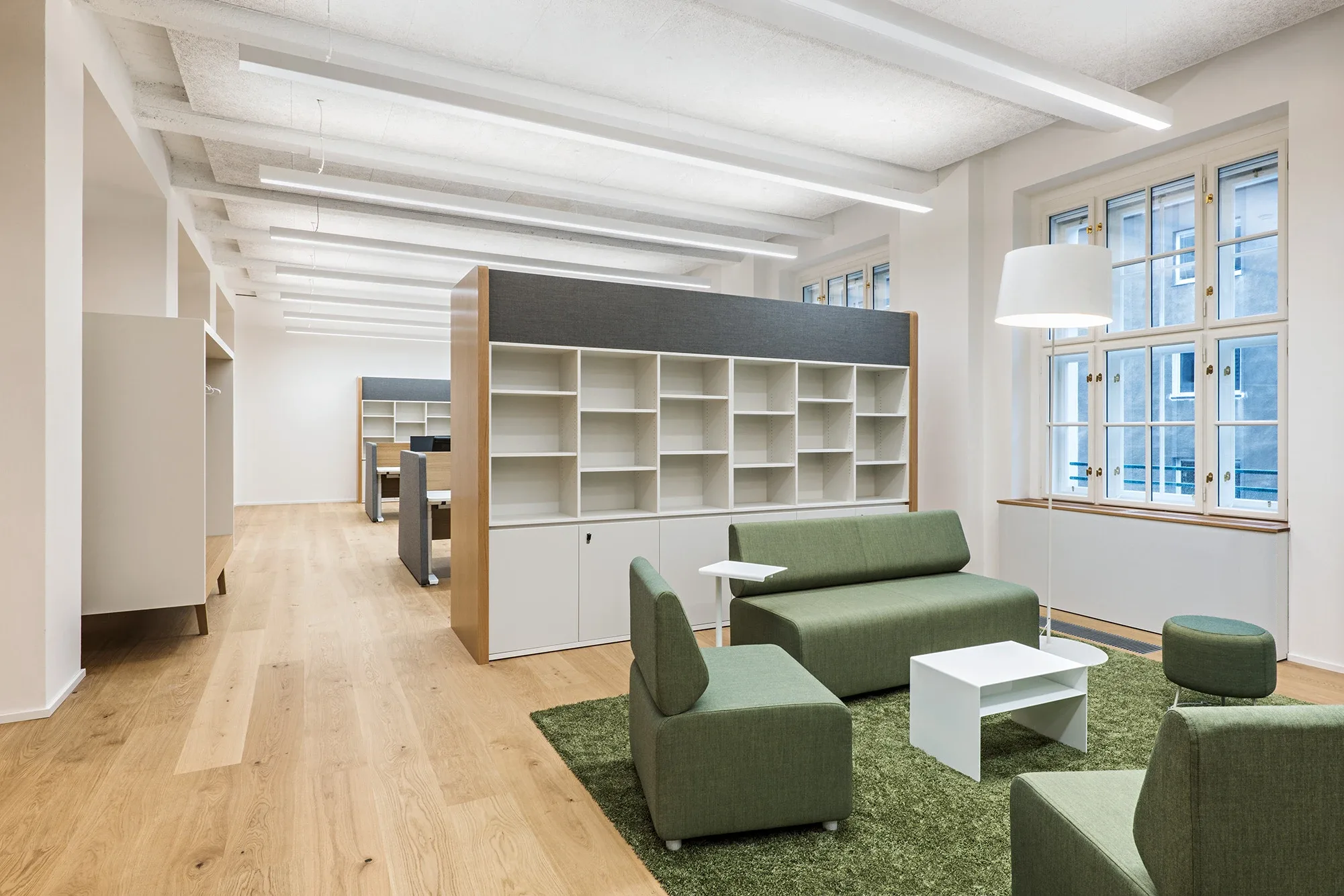 Neudoerfler raumzonierung loungebereich stauraum bueromoebel